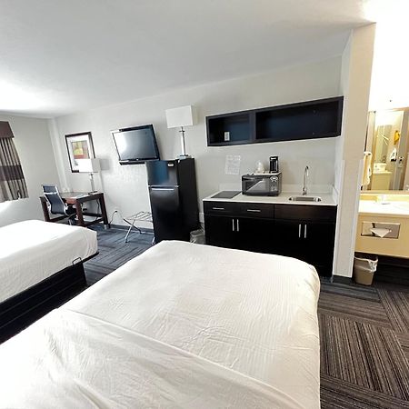 Baymont By Wyndham Marinette Hotel Bagian luar foto