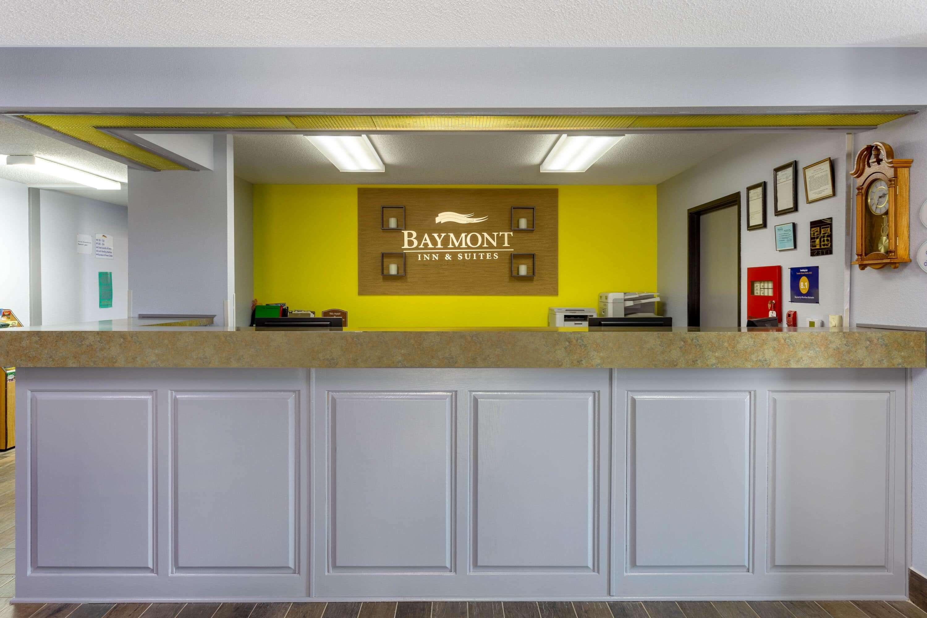 Baymont By Wyndham Marinette Hotel Bagian luar foto