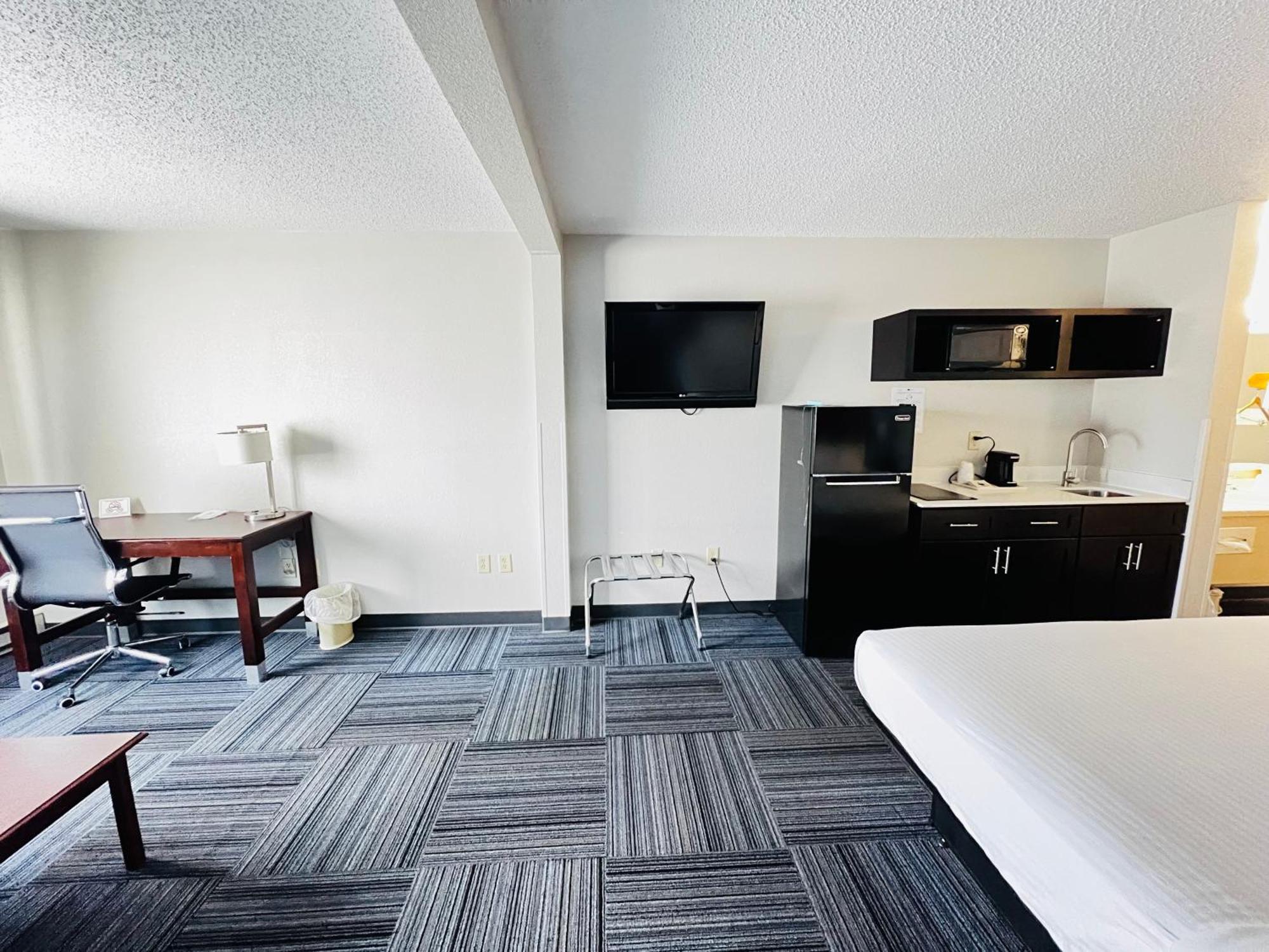 Baymont By Wyndham Marinette Hotel Bagian luar foto