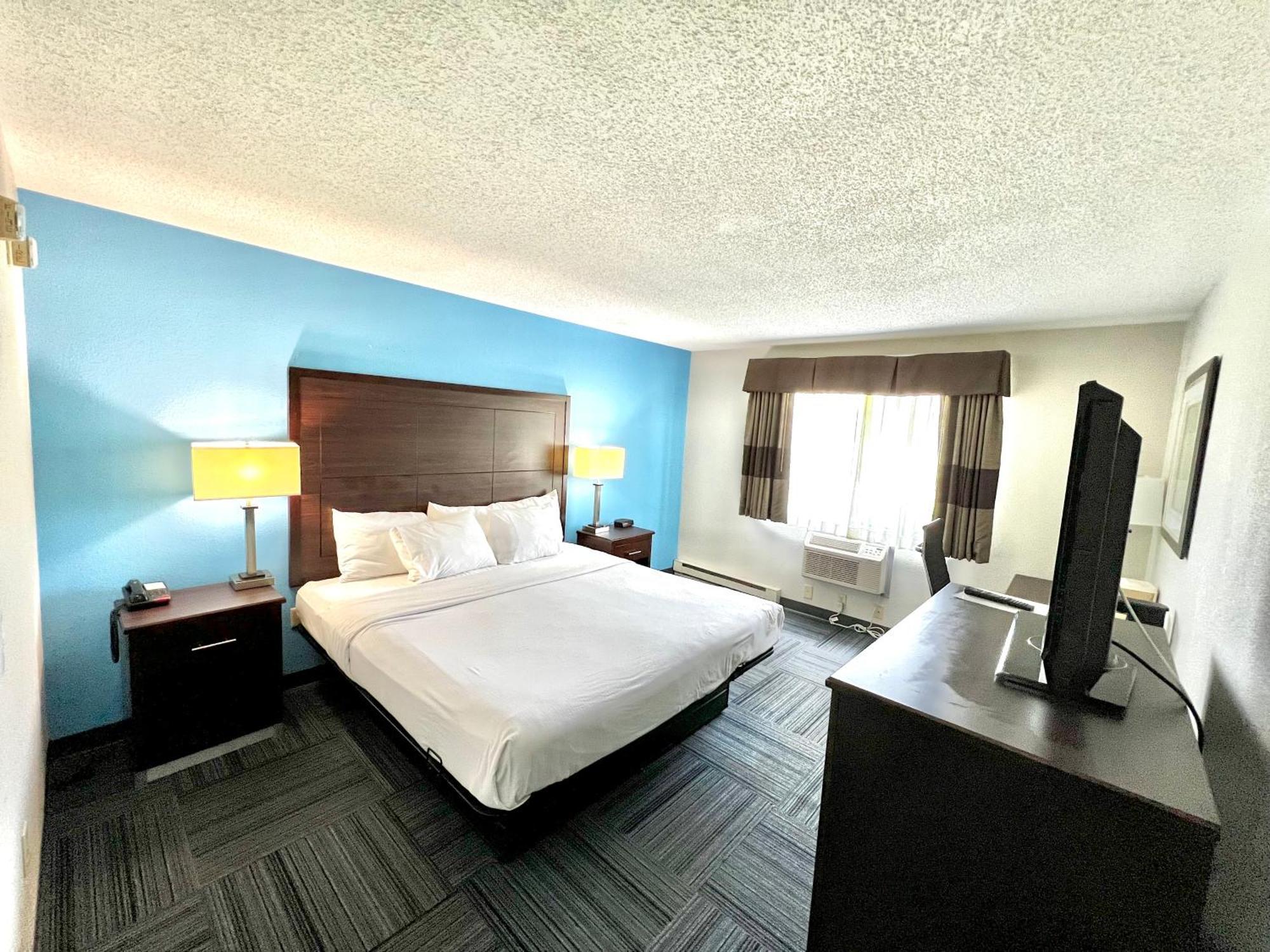 Baymont By Wyndham Marinette Hotel Bagian luar foto