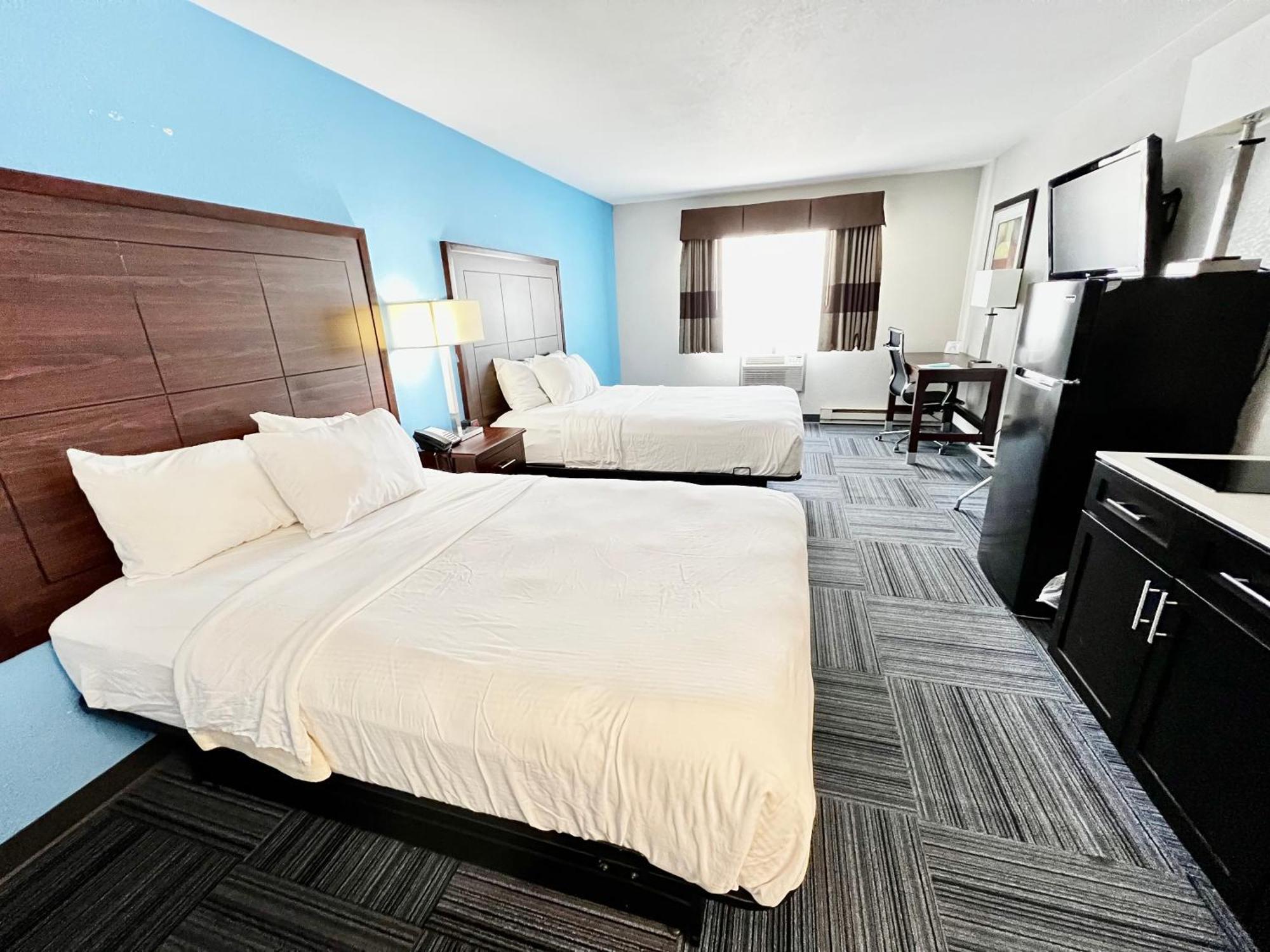 Baymont By Wyndham Marinette Hotel Bagian luar foto