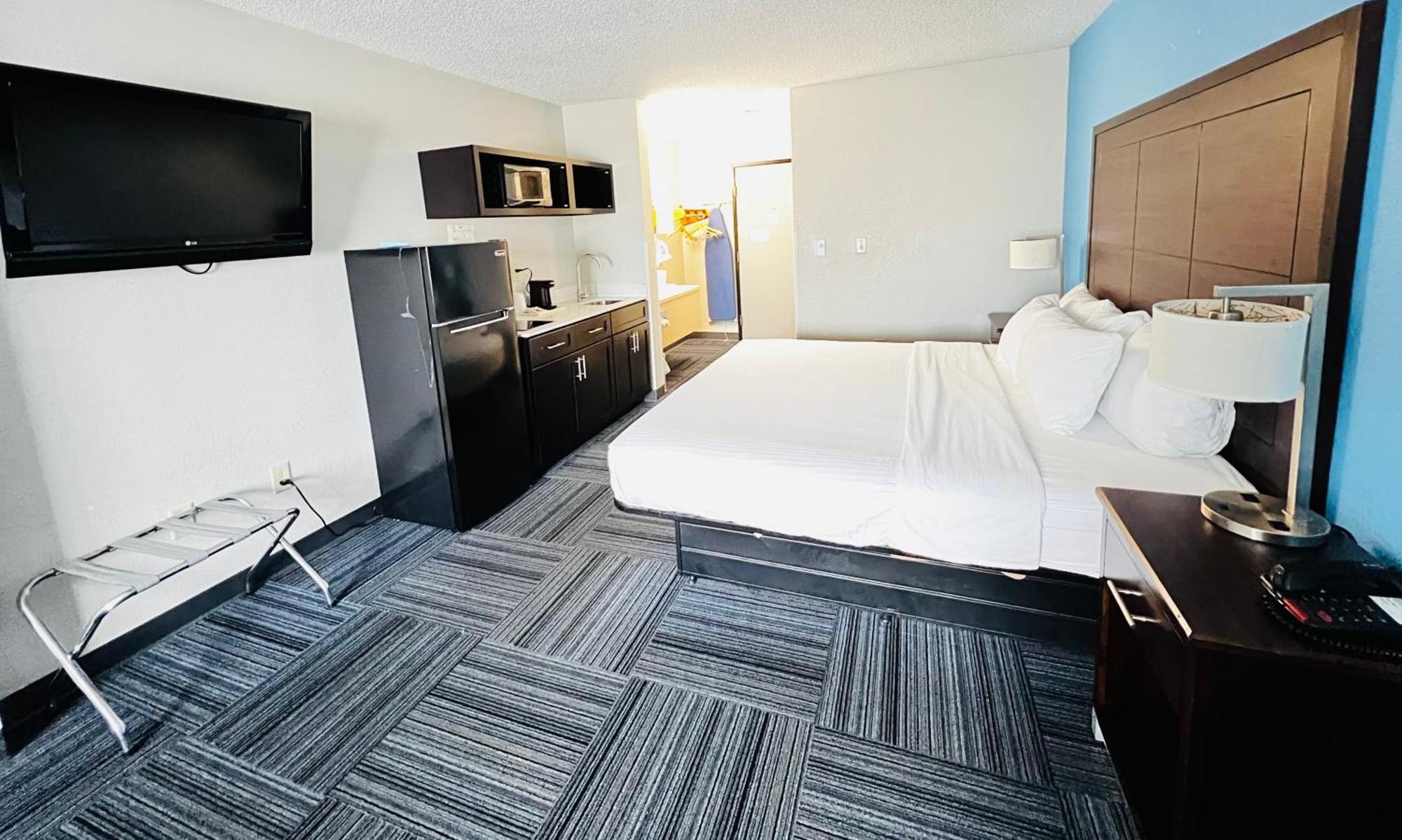 Baymont By Wyndham Marinette Hotel Bagian luar foto