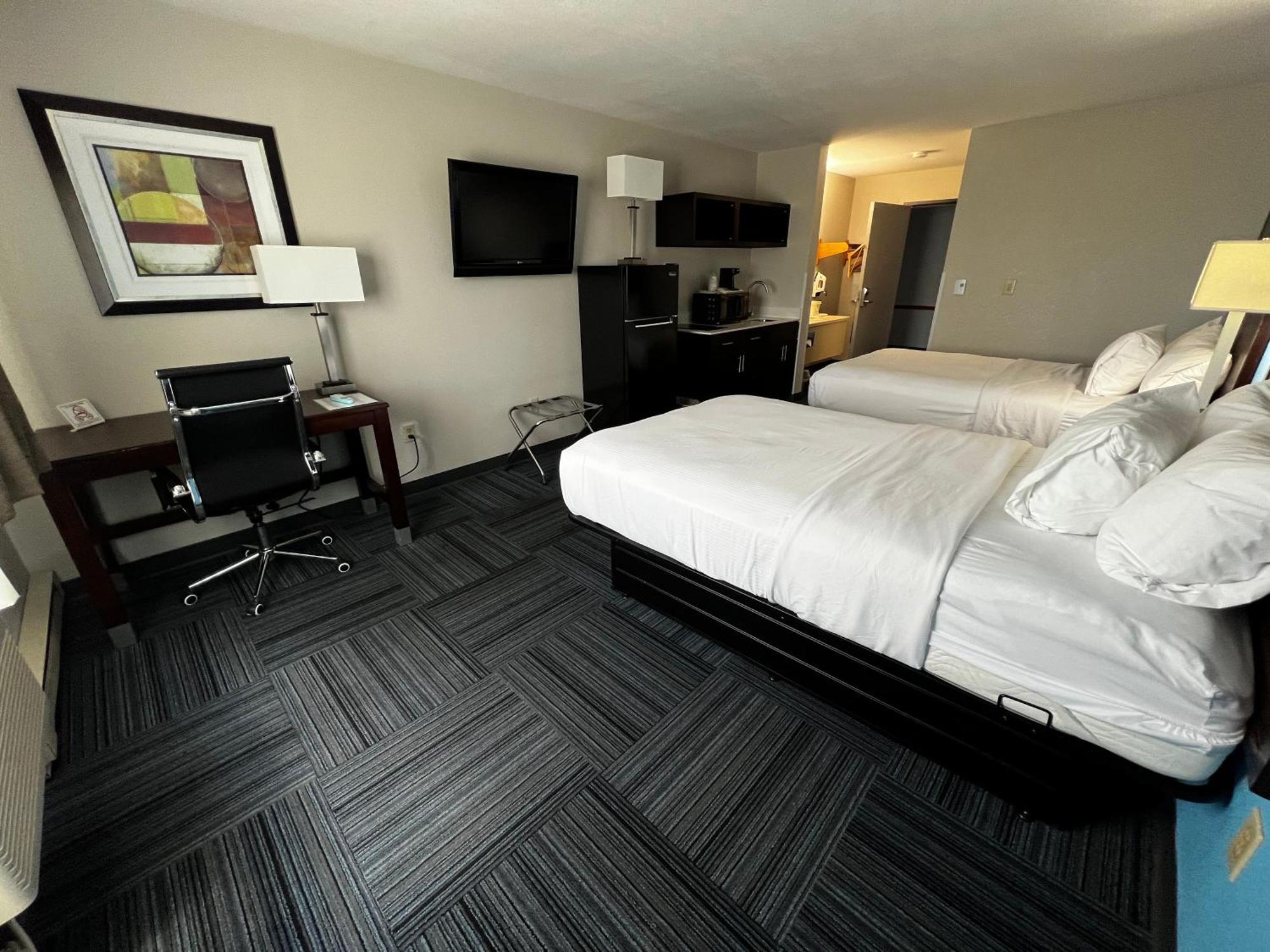 Baymont By Wyndham Marinette Hotel Bagian luar foto
