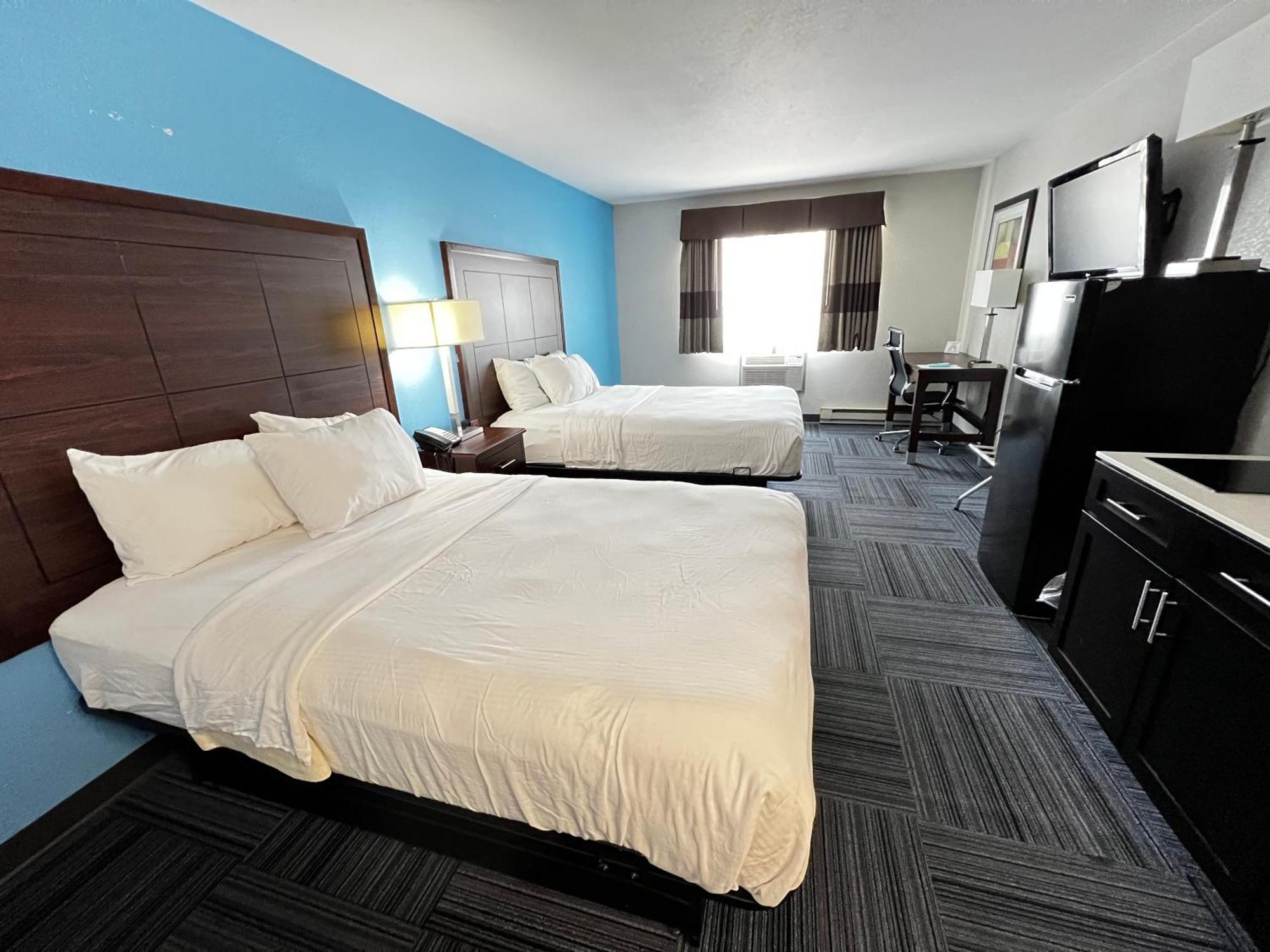 Baymont By Wyndham Marinette Hotel Bagian luar foto