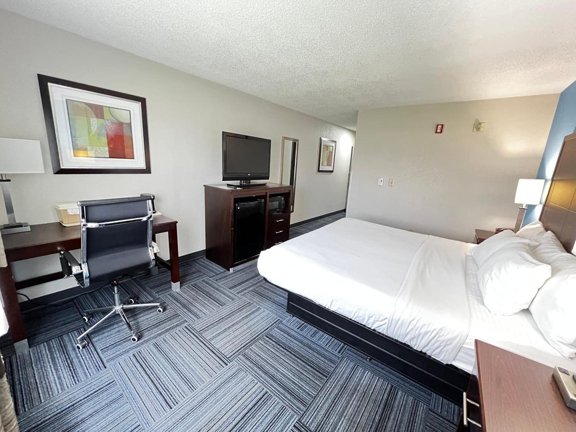 Baymont By Wyndham Marinette Hotel Bagian luar foto